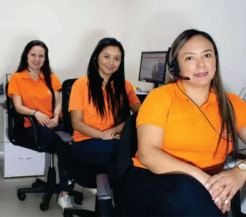 Trabajadoras de servicio al cliente de SantaMaria trasteos
