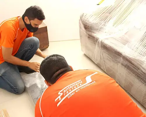 Empaque y embalaje de enseres para mudanzas nacionales